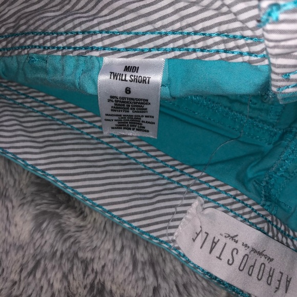 women’s jean shorts - Picture 2 of 2